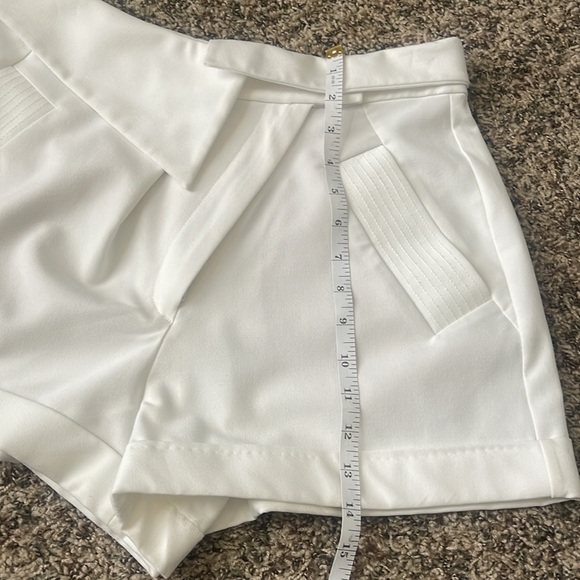 Elegant White Shorts by Alice + Olivia - Picture 7 of 9